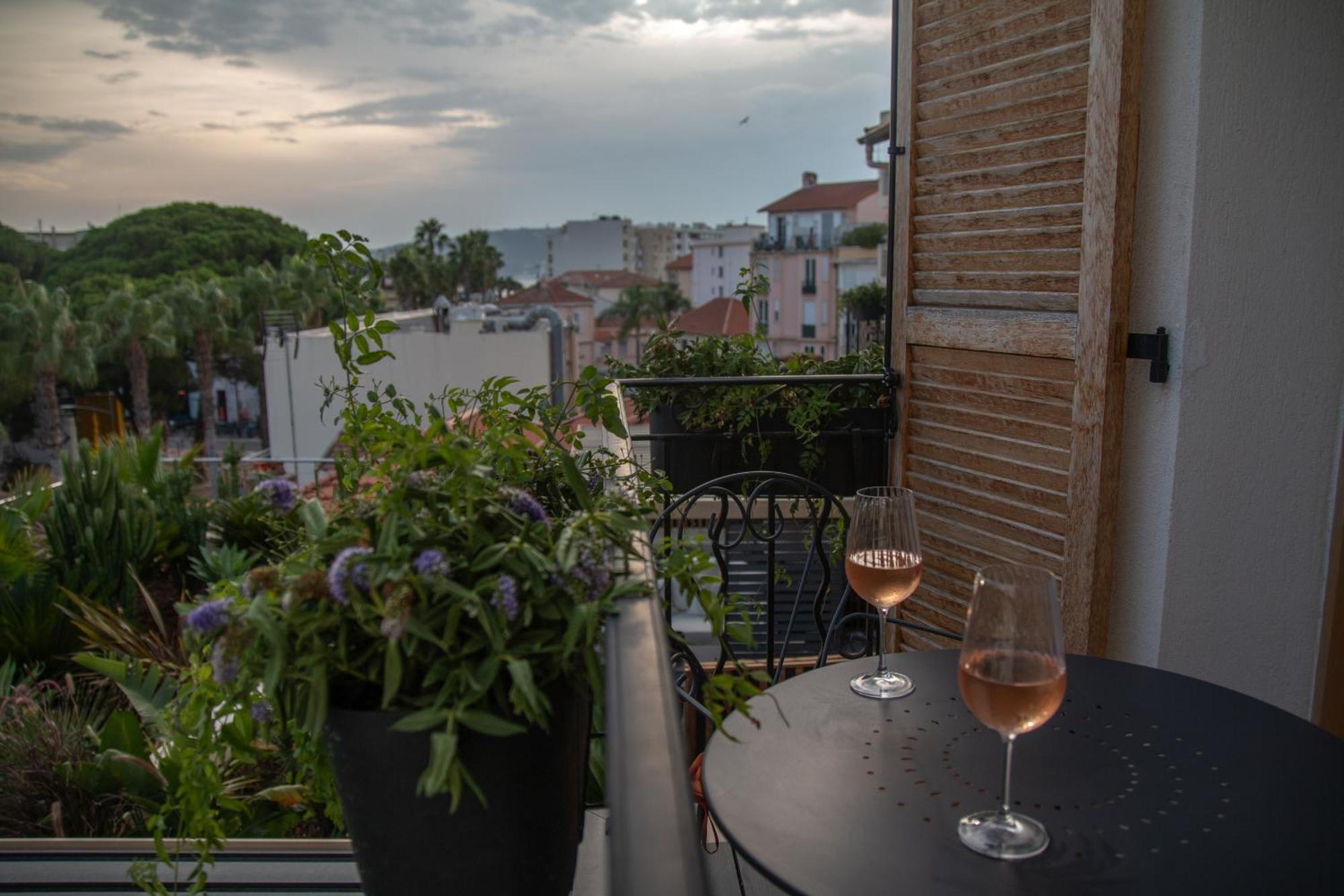 Unique Boutique Hotel Antibes Juan-Les-Pins Exterior foto